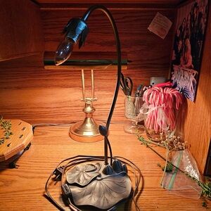 Tiffany style lily pad lamp